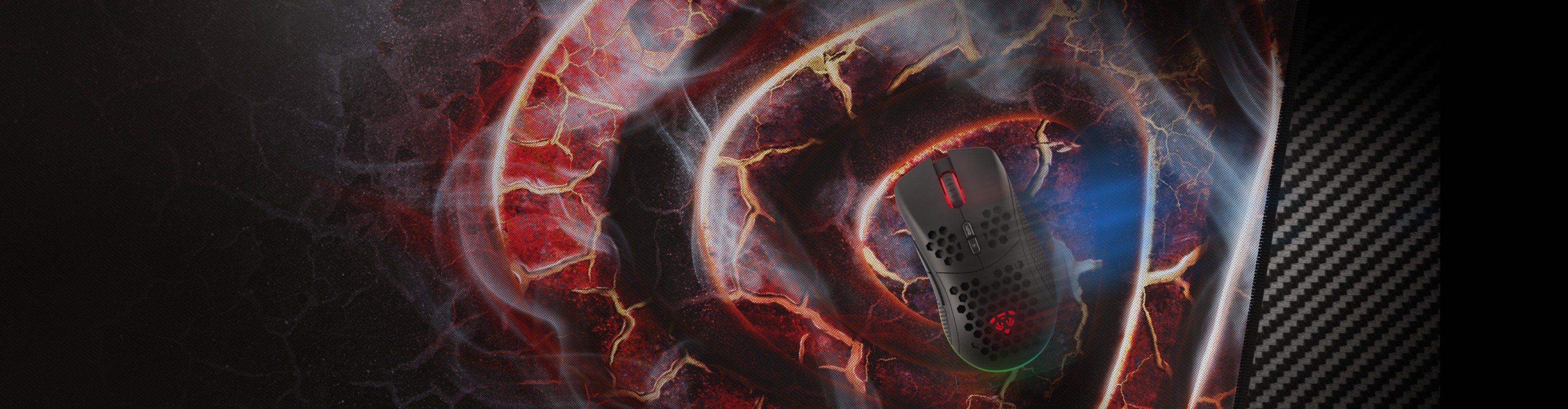 Large gaming mouse pad featuring a dynamic lava design with a black carbon texture, measuring 900x450mm